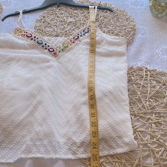 ❤️ White Embroidered Camisole Top - Picture 8 of 9